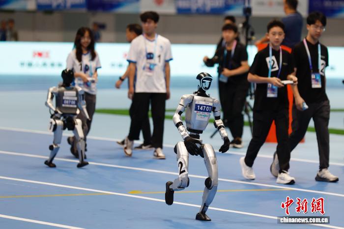 全球机器人北京盛会呈现十八般武艺：搏击、体