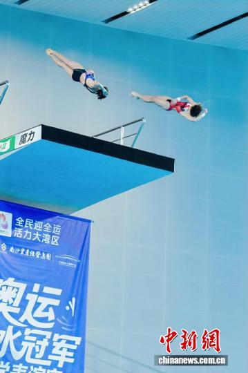 奥运冠军携跳水队亮相南沙体育中心首赛