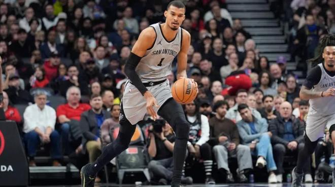 文班亚马颠覆传统中锋定义 火箭防守遭遇前所未