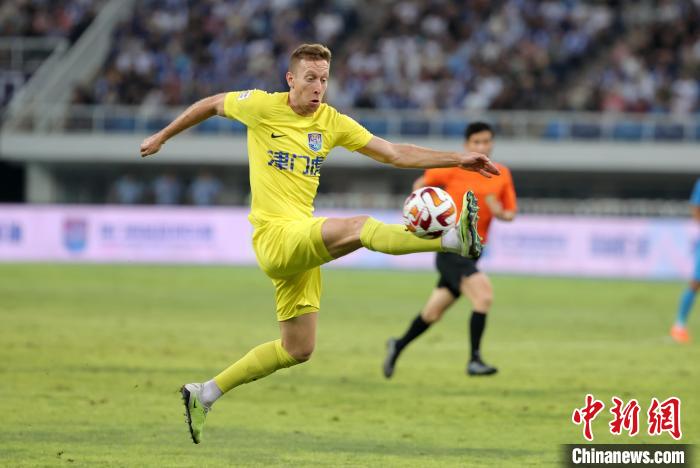 贝里奇中超神迹：蝎子摆尾进球引爆天津球迷热