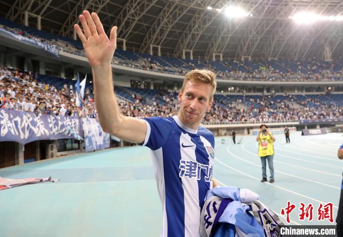 贝里奇中超神迹：蝎子摆尾进球引爆天津球迷热