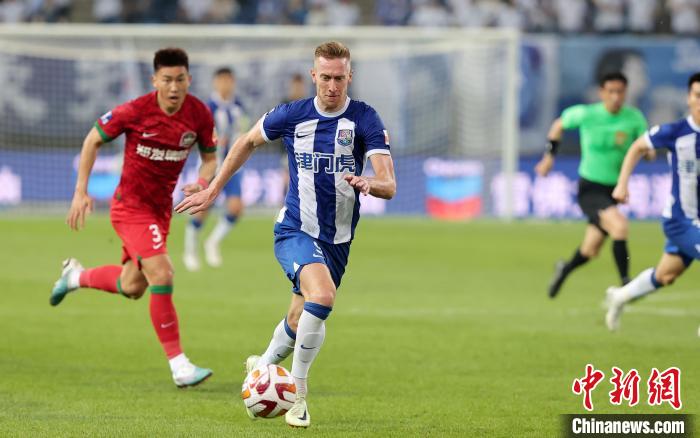 贝里奇中超神迹：蝎子摆尾进球引爆天津球迷热