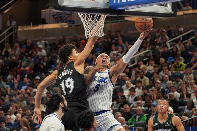 雷霆新星切特·霍姆格伦统治全场，助球队大胜快