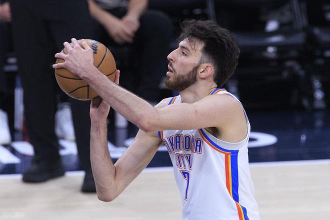 雷霆新星切特·霍姆格伦统治全场，助球队大胜快